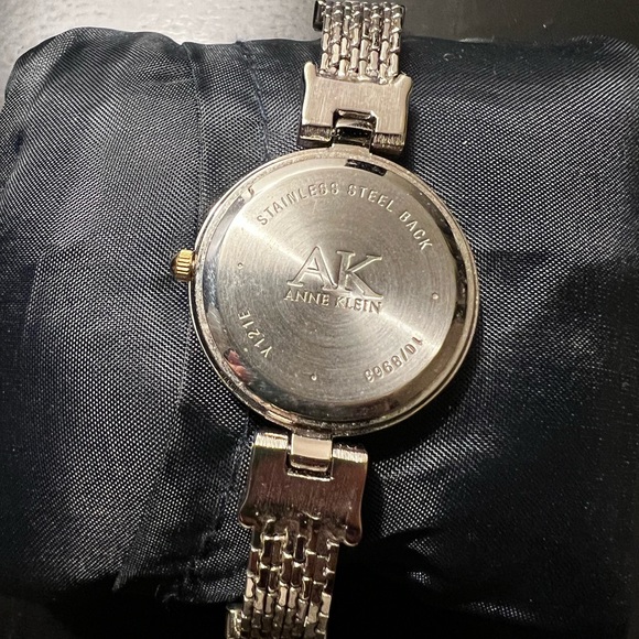 LNIB Anne Klein Womens Watch with Crystals & Mother of Pearl Face - Picture 8 of 8